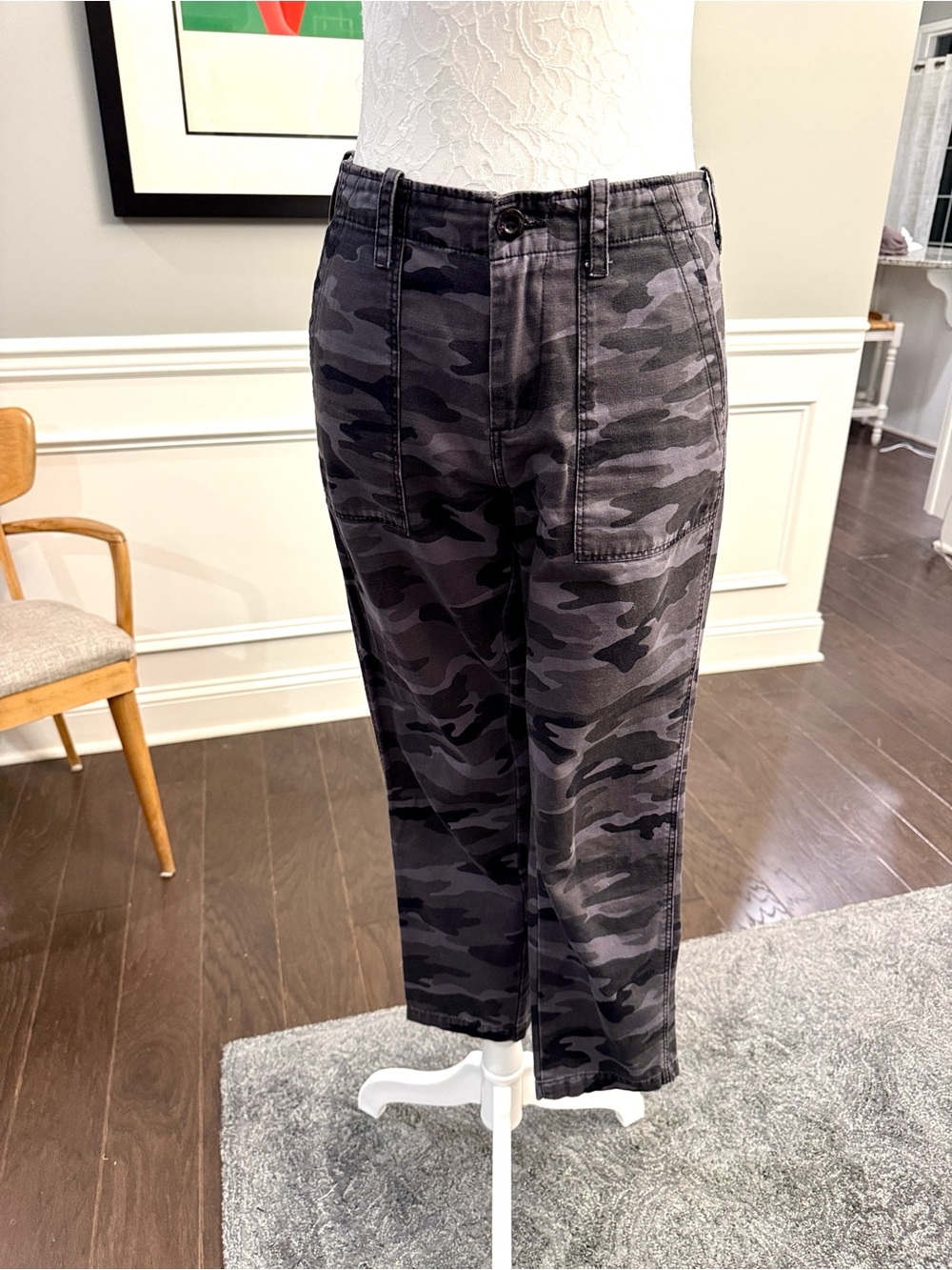G1 Goods Cropped Ankle Cargo Pants in Black Camo